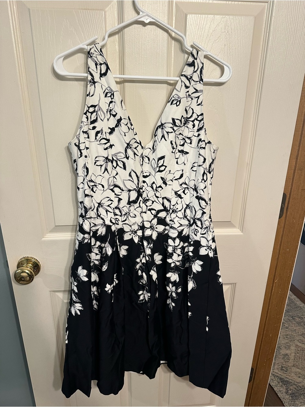 Ralph Lauren Black & White Floral V-Neck Midi Dress - Picture 3 of 3